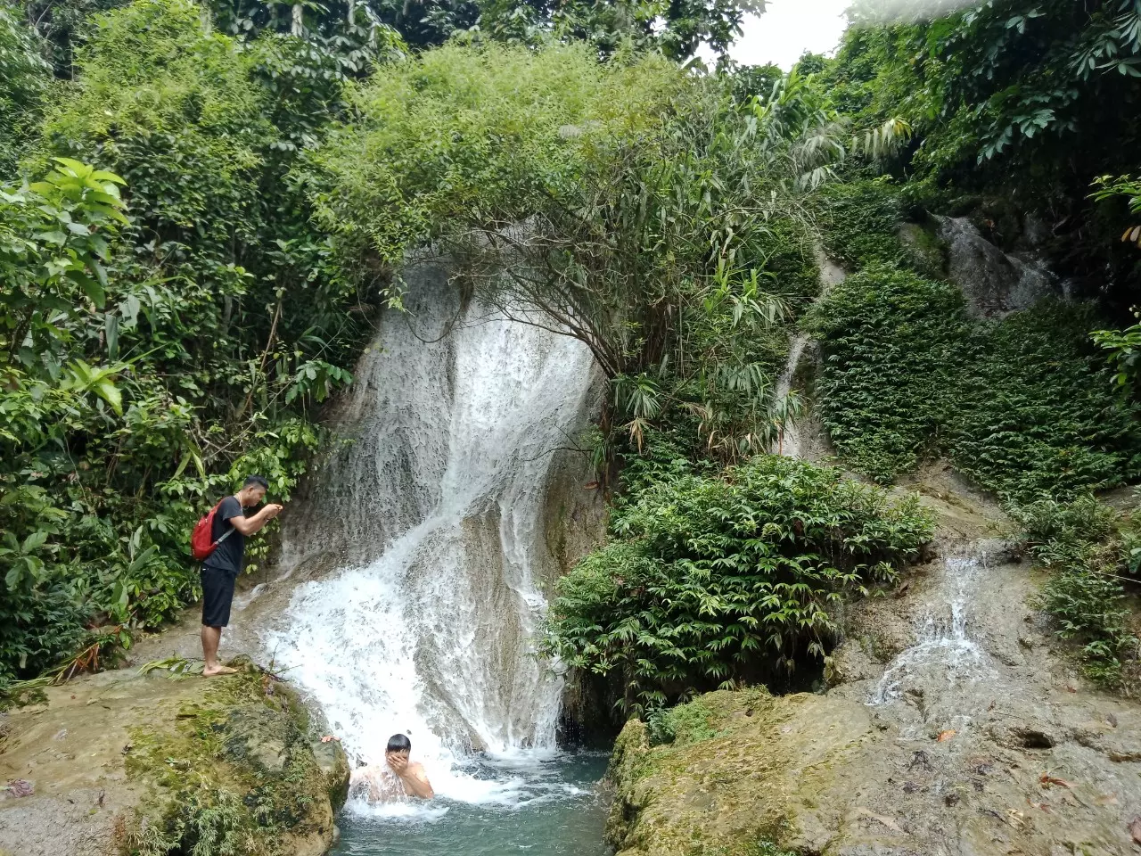 Dòng thác bạc tại suối Tiên