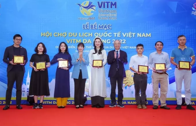Bà Cao Thị Ngọc Lan - Phó chủ tịch thường trực Hiệp hội Du lịch Việt Nam phát biểu.