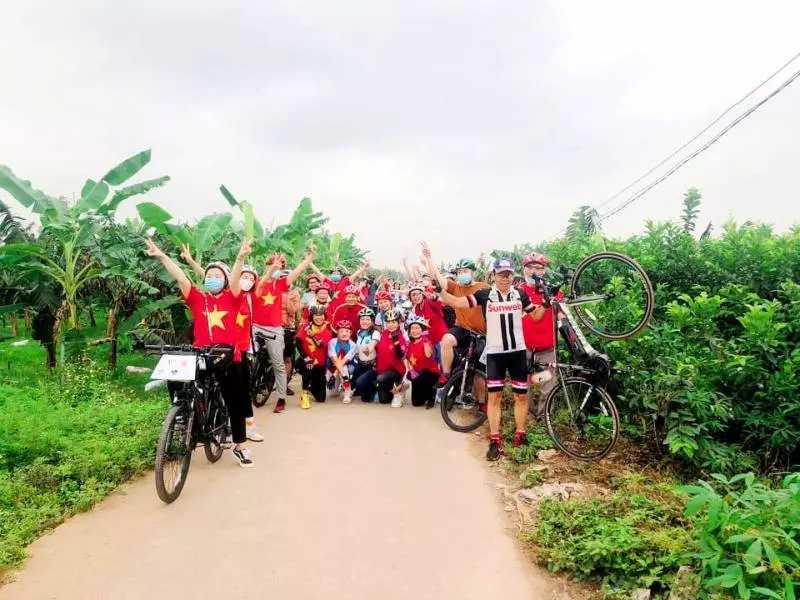 Tour du lịch xe đạp "Dấu chân làng cổ Bát Tràng".