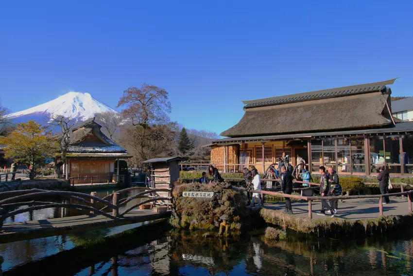 Ngôi làng cổ Oshino Hakkai dưới chân núi Phú Sĩ