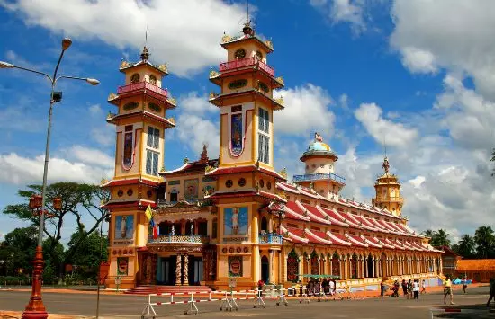 mua tour du lịch xuyên việt 9N8Đ