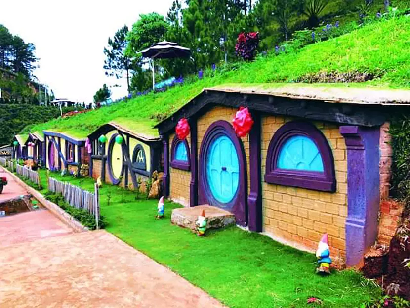 Hình ảnh ngôi làng Hobbiton ở khu du lịch Thác Bảo Đại