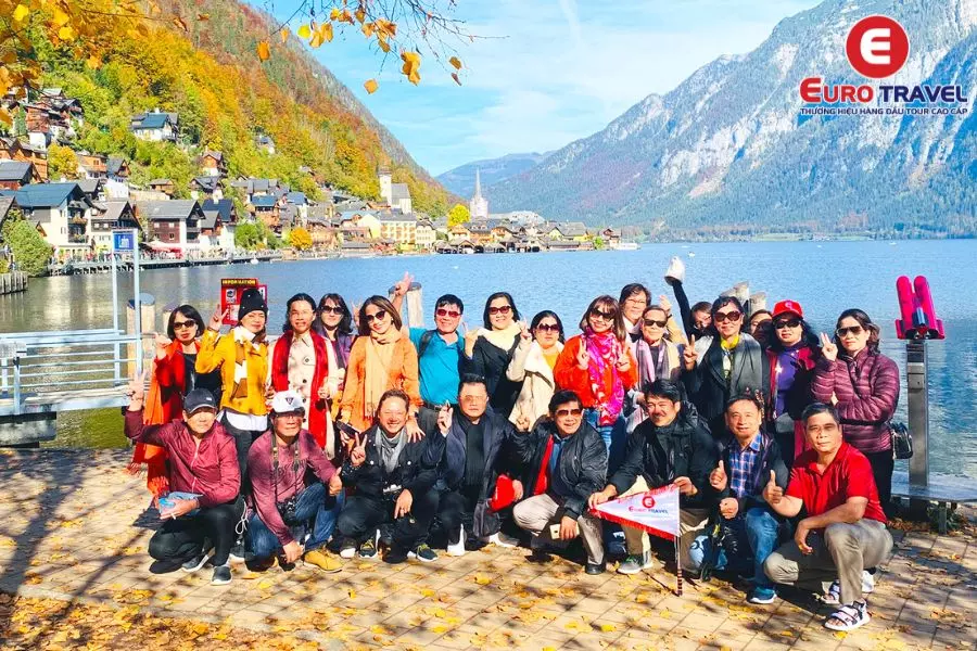 Đoàn khách EuroTravel tham gia tour du lịch Áo