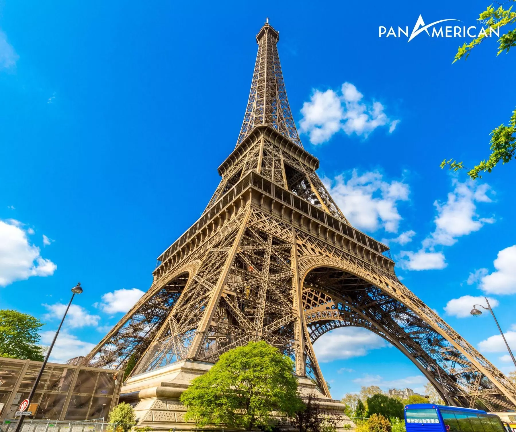 Tháp Eiffel - Điểm du lịch nổi tiếng nhất ở Paris
