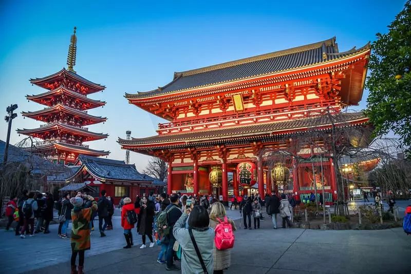 Đền thờ "Asakusa Kannon"