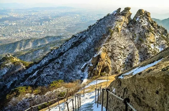 Khung cảnh ngọn núi Bukhansan