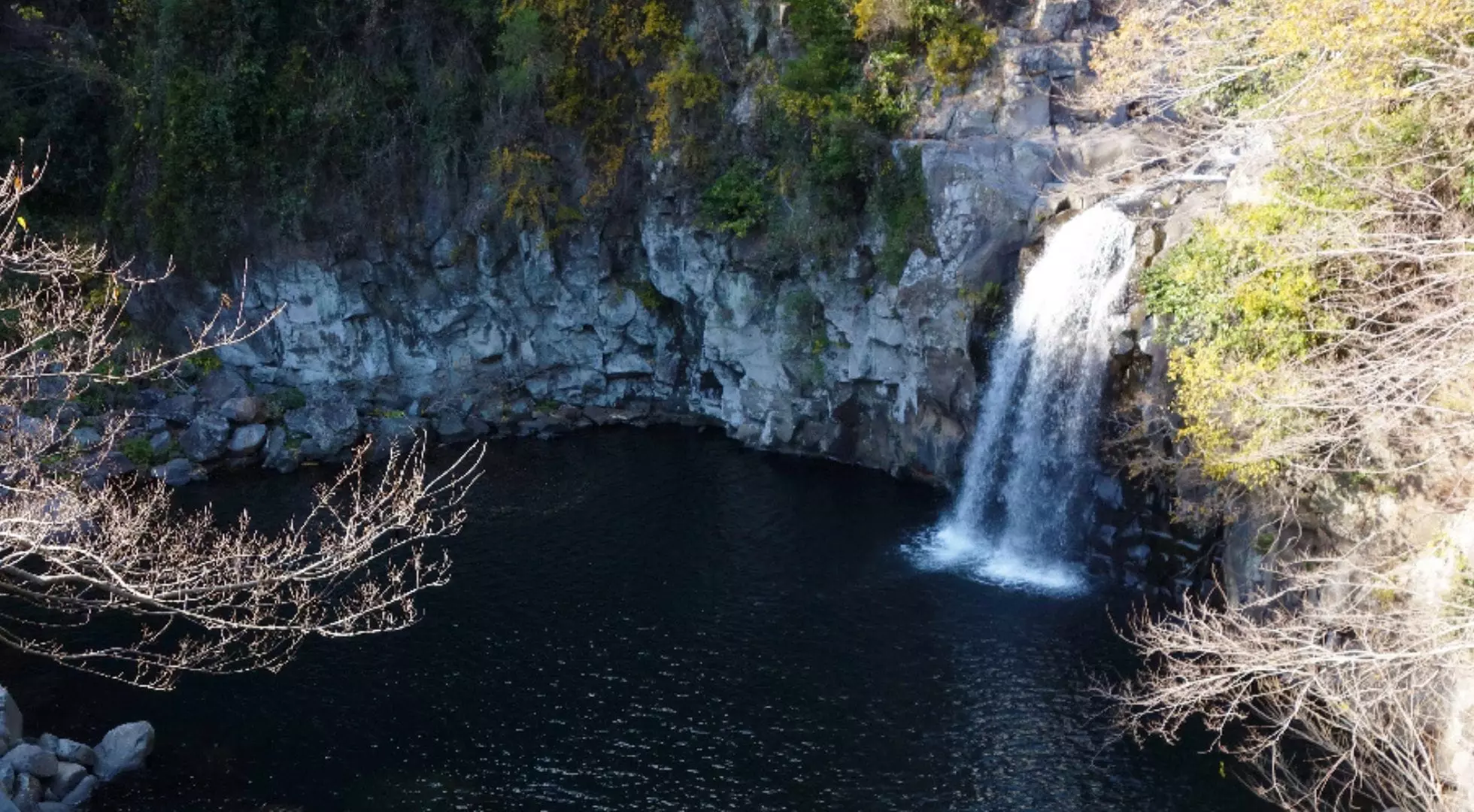 According to the famous legend, nymphs bathed in the falls during moonlight by “Pond of God”.