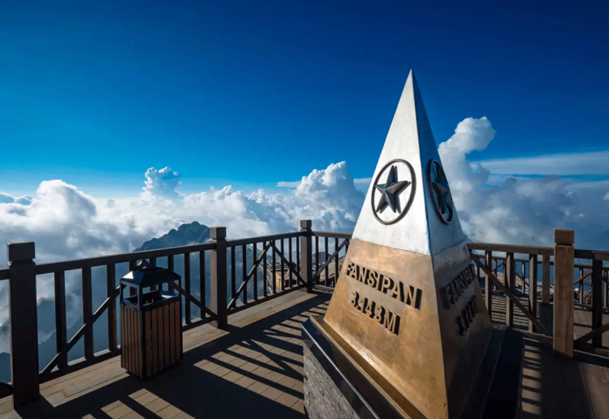 Tại đỉnh Fansipan bạn có thể tận hưởng không gian yên tĩnh và hòa mình vào thiên nhiên