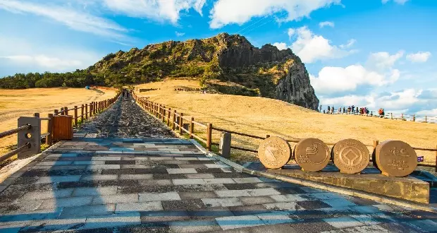 Thắng cảnh hùng vĩ Seongsan Sunrise Peak của Jeju