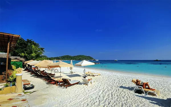 Bãi biển Pattaya với miền cát trắng mịn
