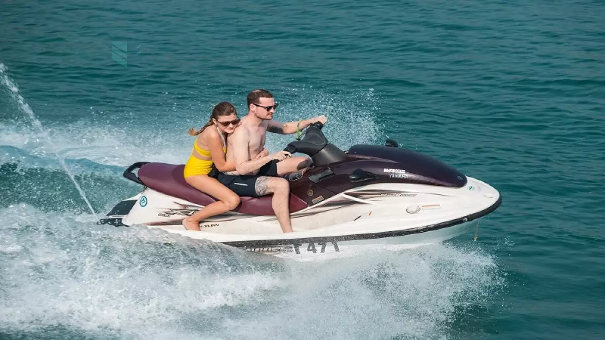 Hoạt động lướt Jetski đi du thuyền 1 ngày