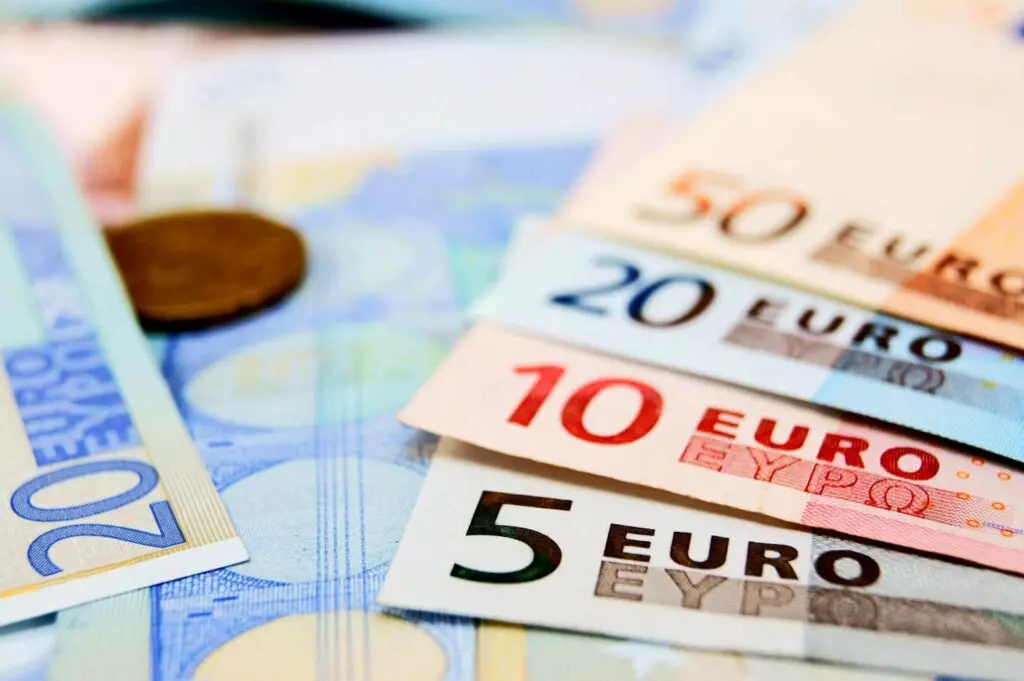 Khám phá kinh nghiệm du lịch Pháp Bỉ Hà Lan Đức - Dùng tiền Euro