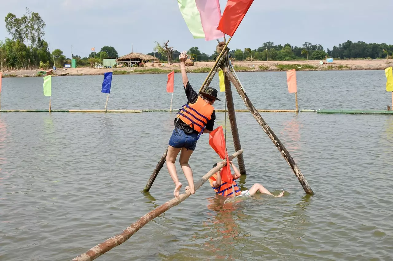 Chơi gì thú vị khi tới làng du lịch Tre Việt