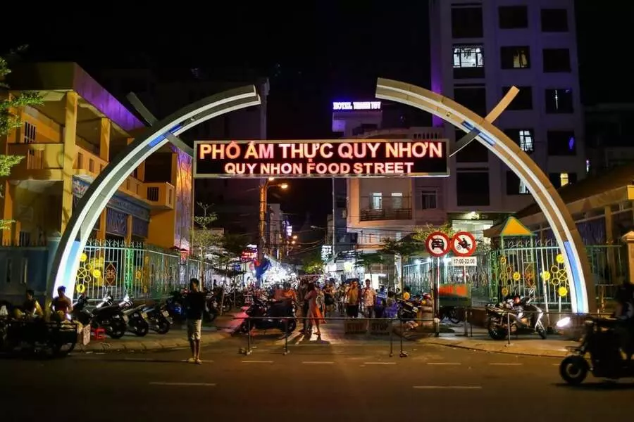 Càn quét 5 khu phố ẩm thực tại Quy Nhơn