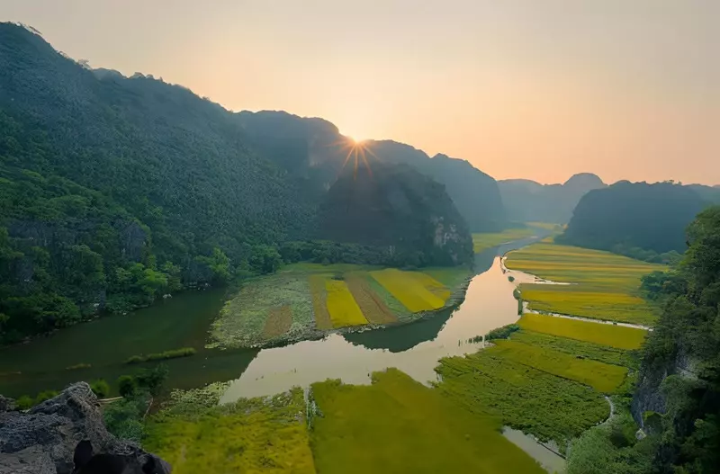 Mùa xuân và Ninh Bình khoác lên mình màu áo của sự tươi mới