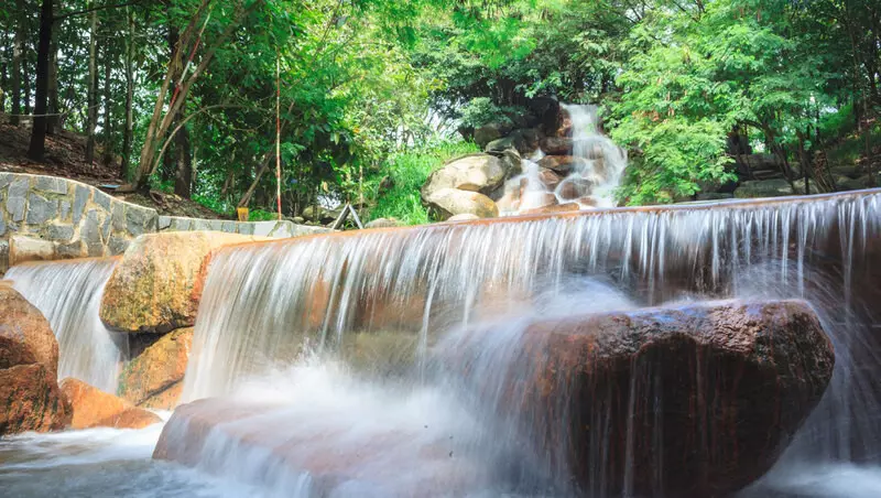 Thác nhân tạo Thủy Châu Bình Dương