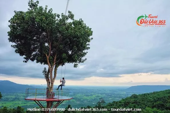 Đi du thuyền trong quần thể danh thắng Tràng An