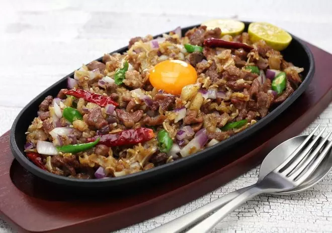 Sisig là một món ăn quen thuộc tại Philippines với hương vị đặc trưng và lạ miệng