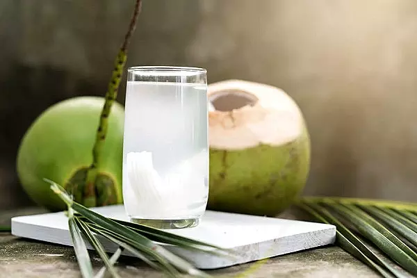 Buko juice - Đây là một loại nước ép từ trái dừa non mới với mùi vị ngọt tự nhiên và tươi mát