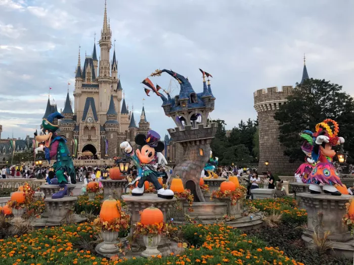Tokyo Disneyland trang trí theo phong cách Halloween