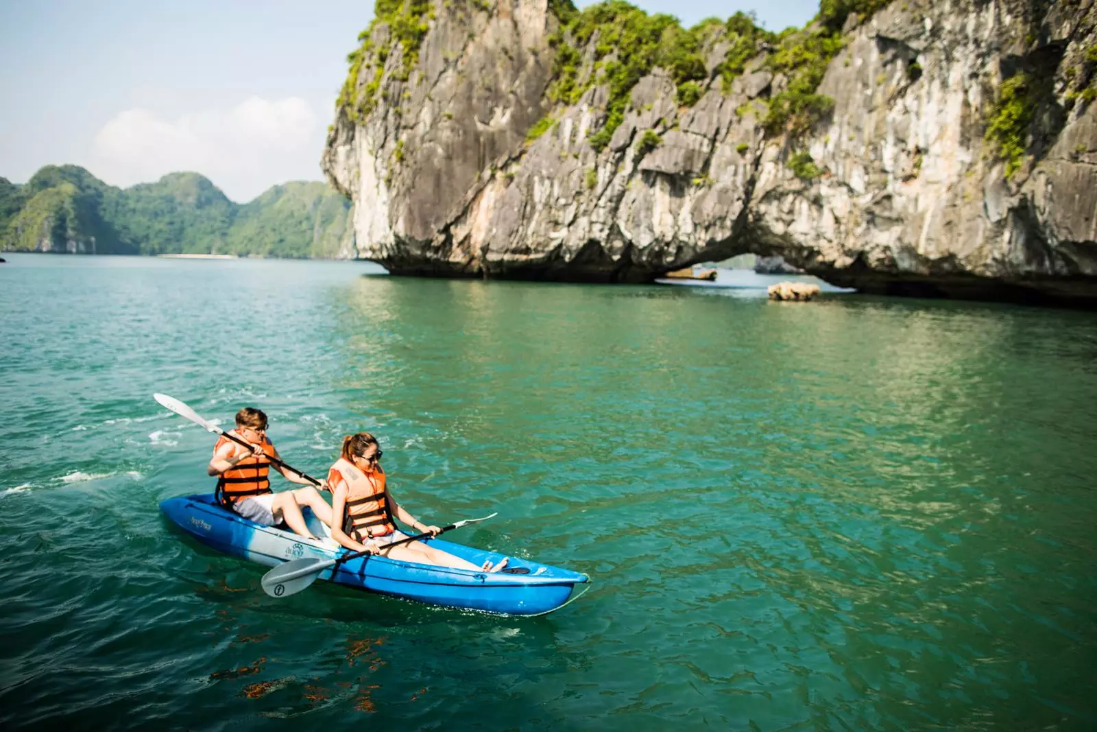 Trải nghiệm chèo kayak hòa mình với thiên nhiên