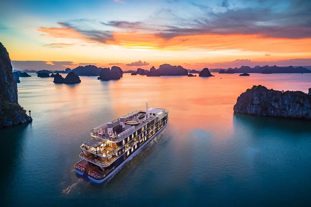 Nghỉ đêm trên du thuyền 5* khám phá Hạ Long Bay by night