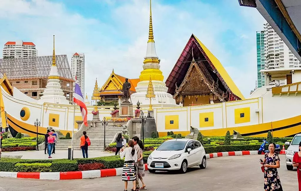 Dạo thuyền trên dòng sông Chao Phraya