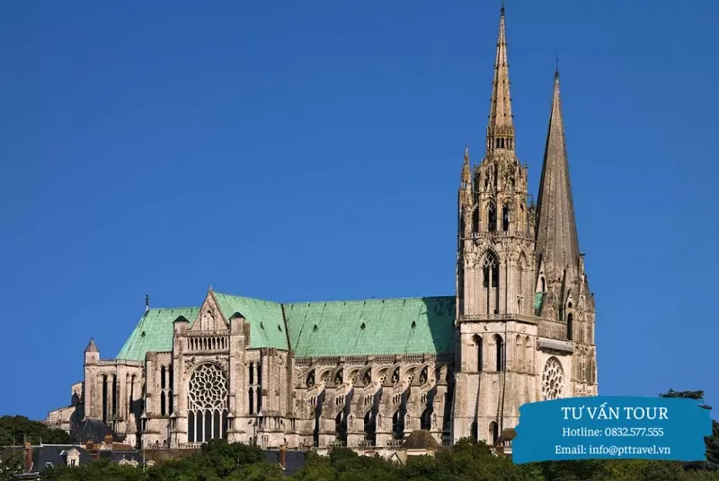 du lịch nhà thờ Chartres Pháp