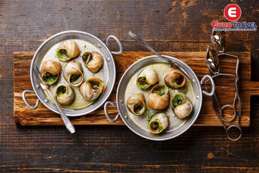 Escargot - Món ốc sên nướng truyền thống của ẩm thực Pháp