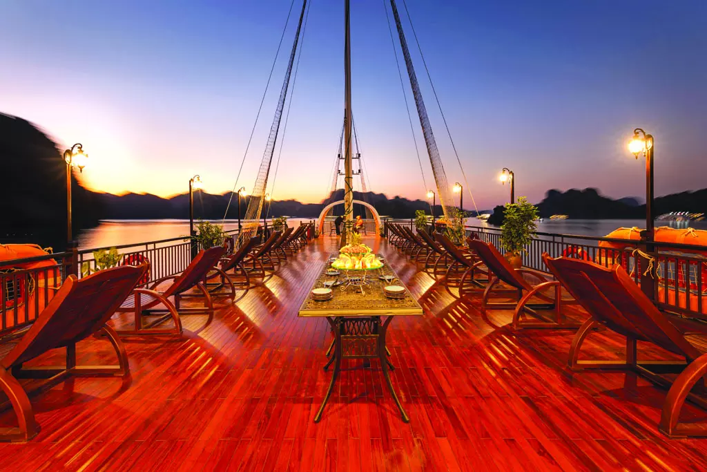 Sundeck trên du thuyền 5 sao Hạ Long Sena cruise