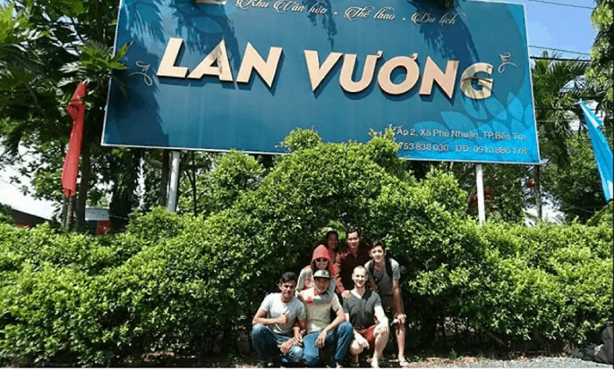 Review  <a href='https://kenvintravel.com.vn/review-lan-vuong-ben-tre-dia-diem-du-lich-thu-hut-du-khach-voi-nhieu-dieu-hap-dan-a3630.html' title='lan vương' class='hover-show-link replace-link-82'>lan vương<span class='hover-show-content'></span></a>  Bến Tre - Địa điểm du lịch thu hút du khách với nhiều điều hấp dẫn