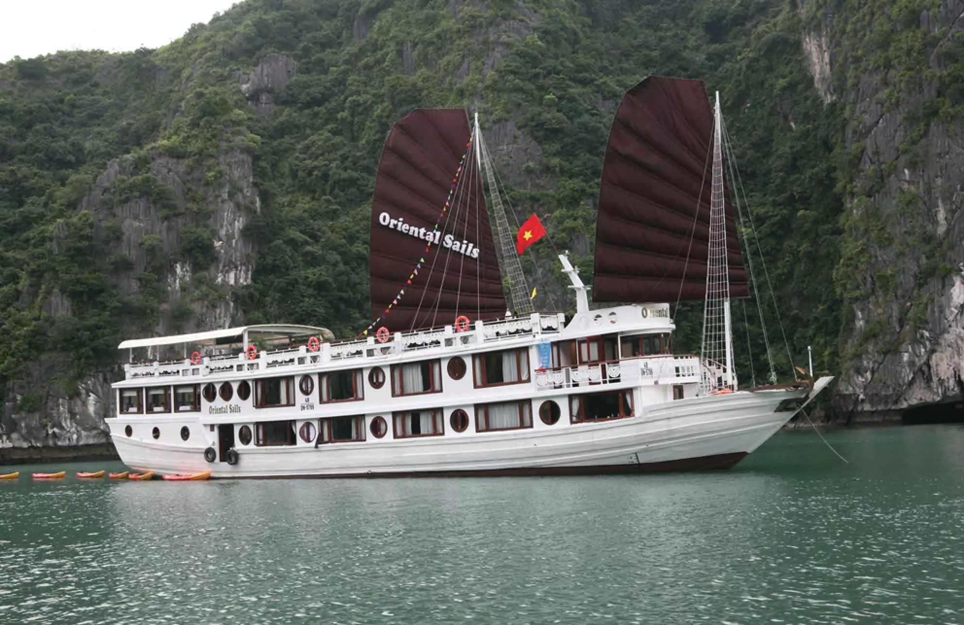 Du thuyền Oriental Sails