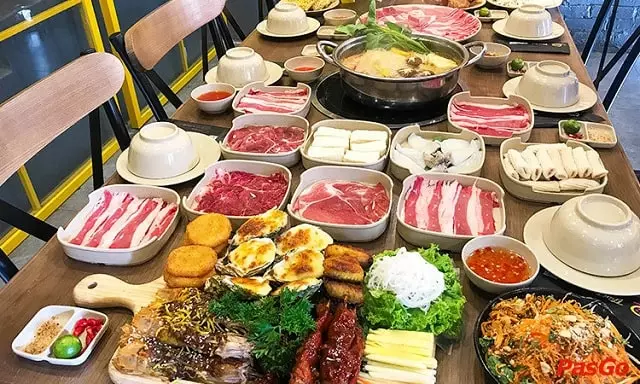 Bàn lẩu buffet tại Thái Deli