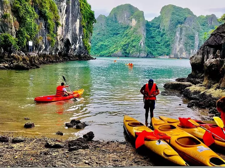 cong vien nuoc ha long trong tour ha long 2 ngay 1 dem