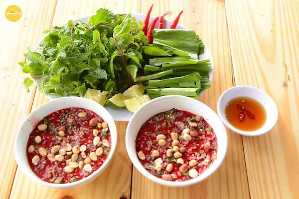 Tiết canh vịt kén người ăn nhưng vô cùng ngon