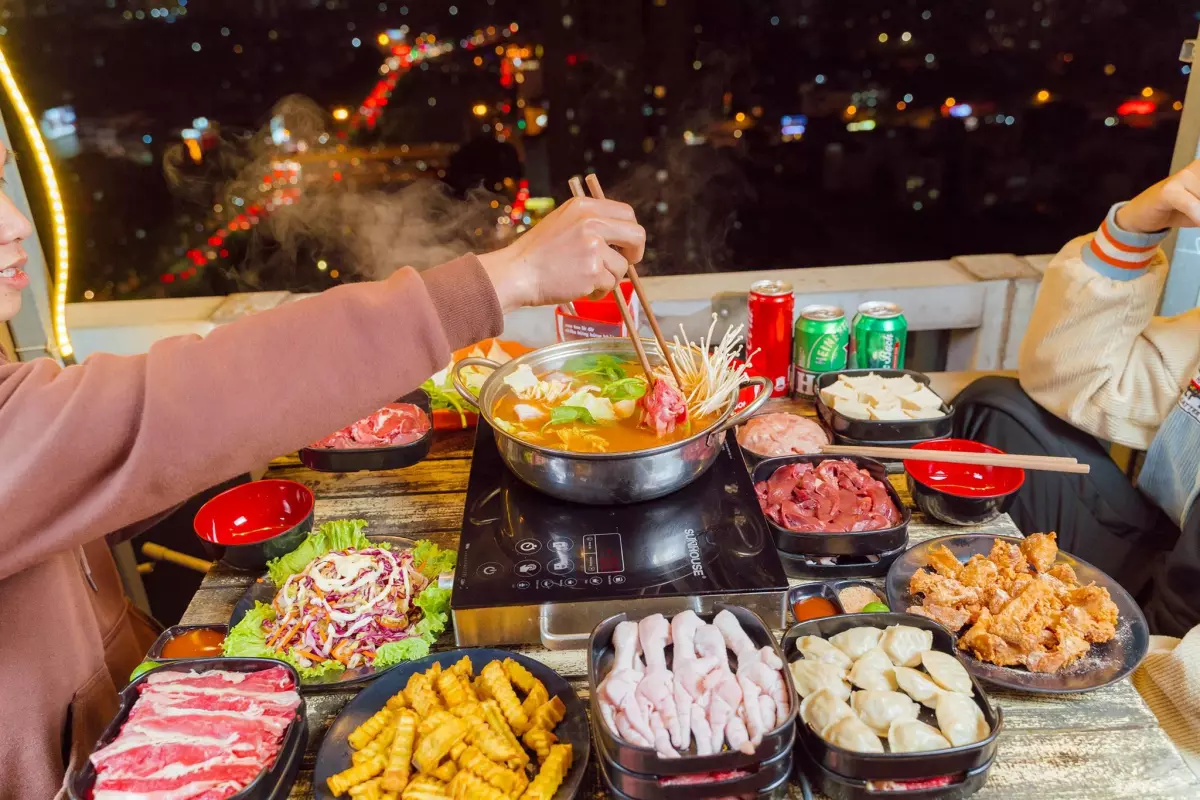 Buffet lẩu Nighteen Rooftop Hotpot