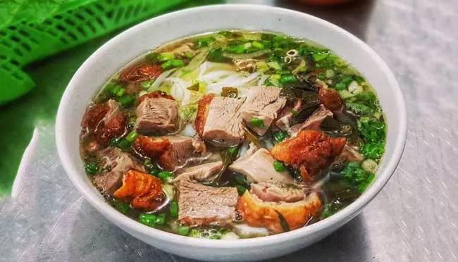 Hoàn thành món phở Vịt Hà Nội