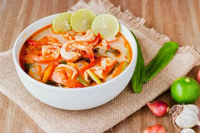 Hướng dẫn nấu lẩu tomyum đơn giản ngay tại nhà