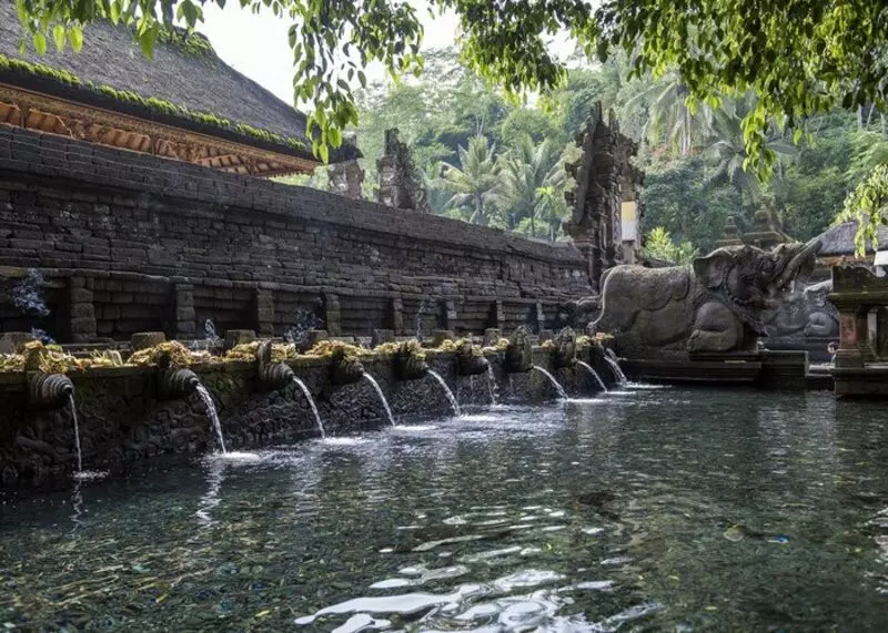 Đền suối thiêng Tampak Siring