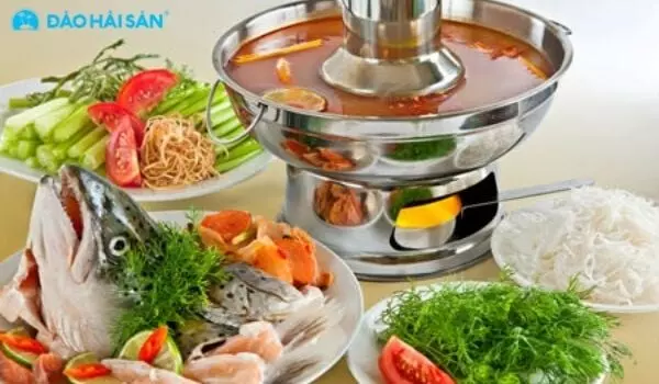 Lẩu cá hồi kim chi nên thưởng thức lúc nóng hổi là ngon nhất