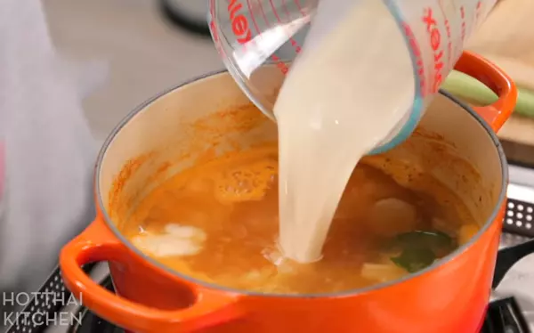 Cách nấu lẩu thái tom yum