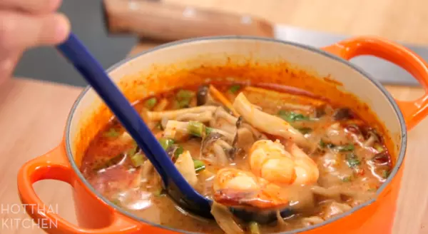 Cách nấu lẩu thái tom yum