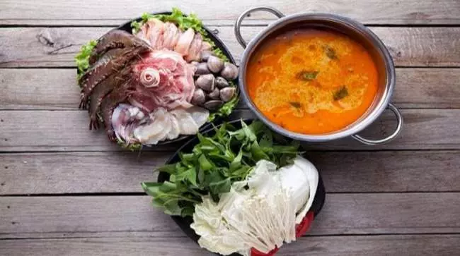 Lẩu hải sản chua cay