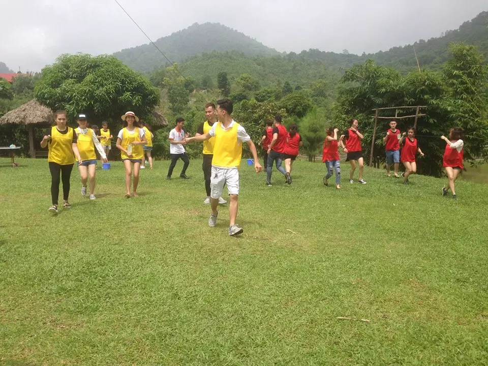 Chơi teambuilding tại bản Xôi