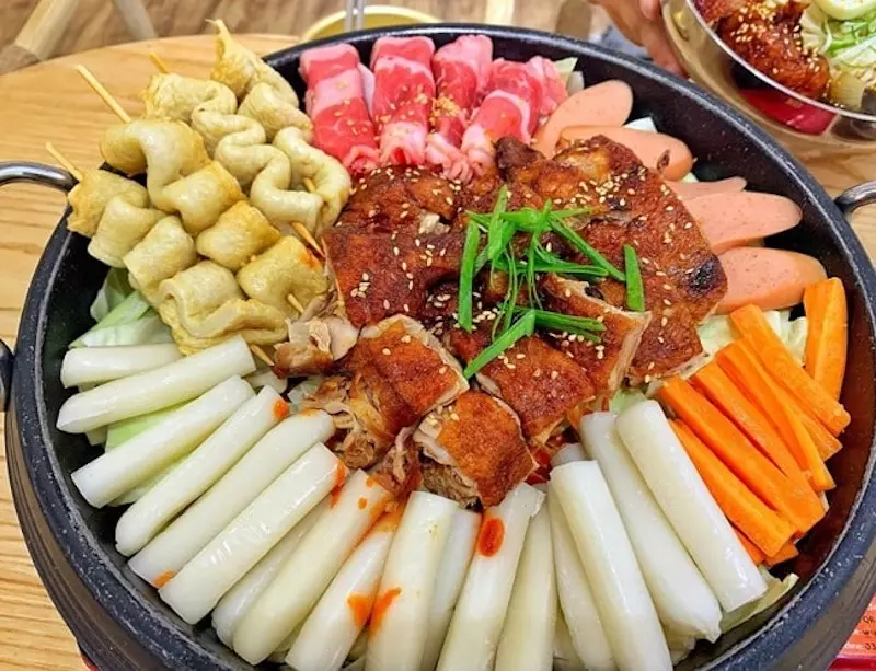 Don Chicken - Quán lẩu buffet Tokbokki