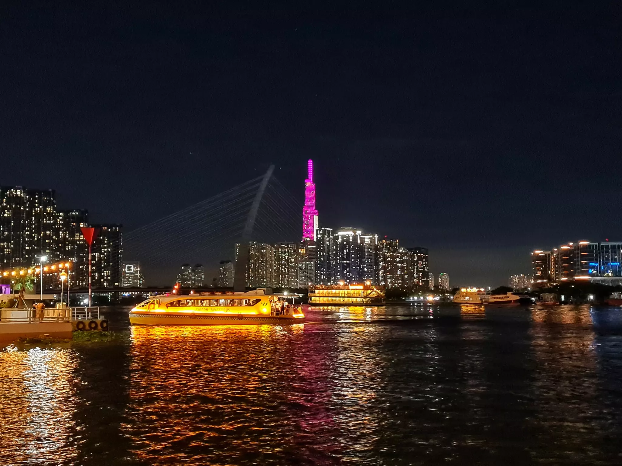 Water bus Sài Gòn 2