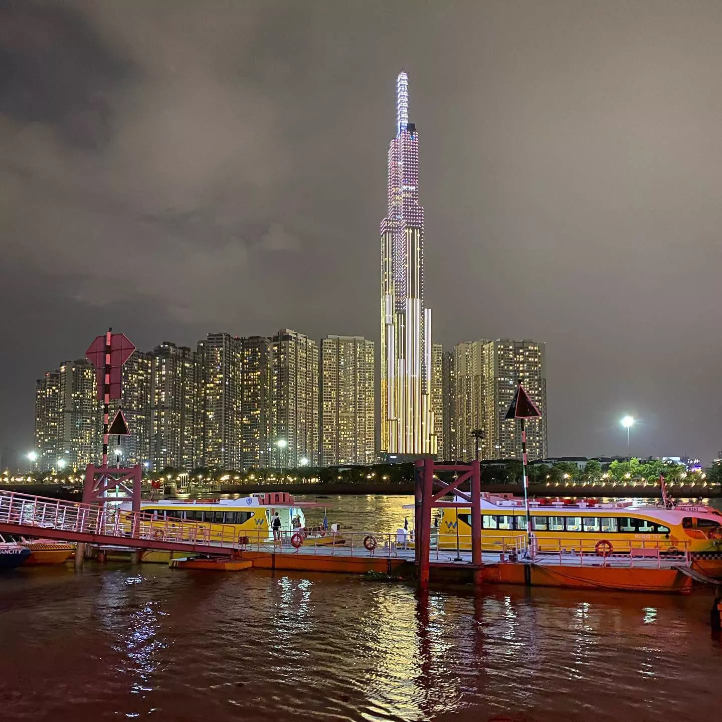 Water bus Sài Gòn 10